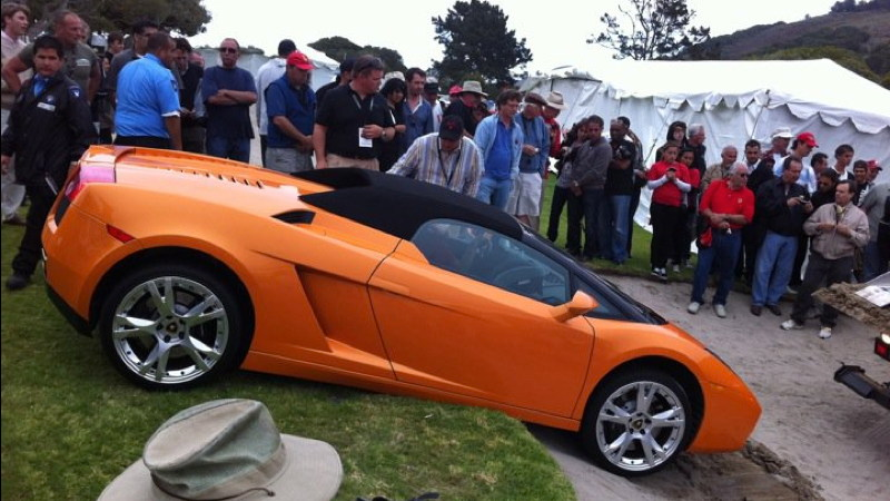 Illustration for article titled A Lamborghini Gets Sand-Trapped
